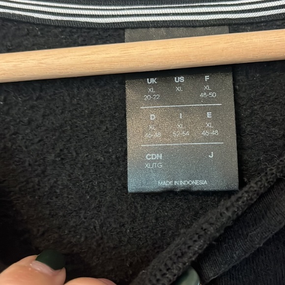 Adidas black crew neck - Picture 2 of 2